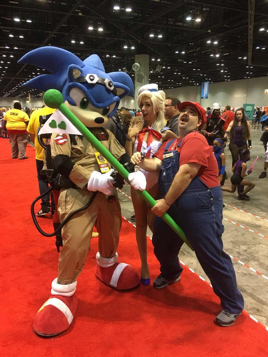 thesexymario's tweet photo. To celebrate #Megacon2018 I just uploaded over 70 photos from #megacon2017 to my FB! Go and check them out. And if you see me this weekend let’s get sexy! #SexyMario #Megacon @sonic_cosplayer @MegaConOrlando https://t.co/SxECt2d3WF