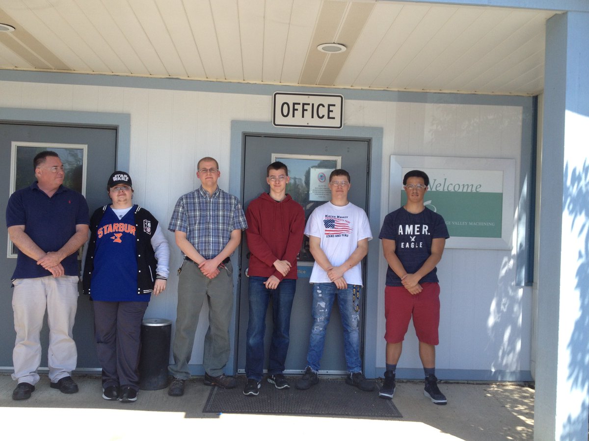 SVCDCOfficial's tweet photo. Manufacturing Technology students recently toured Cambridge Valley Machining and Strato Transit Components in Cambridge,NY where they observed the latest in manufacturing technology. Many thanks for welcoming our students and providing such valuable industry &amp; career information! https://t.co/tqcyGh2KoN