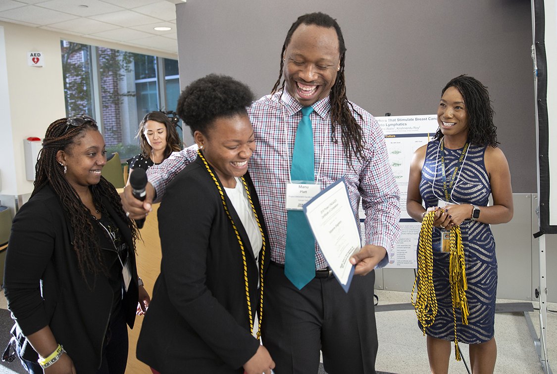 ibbgatech's tweet image. National thought leaders in science help celebrate Project ENGAGES at Petit Institute. #projectENGAGES @GeorgiaTech,@DrPlattLab @BME_GT_Emory 
ow.ly/ywB930kartq