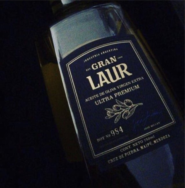 Sommeliers de aceite de oliva cataron el nuevo producto ultra premium de Olivícola Laur vinosybuenvivir.com/gran-laur-el-a…