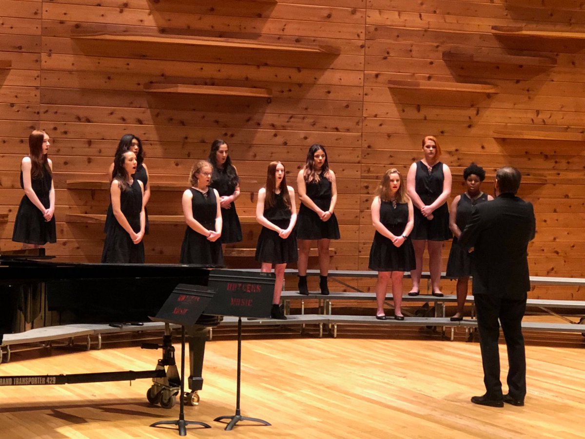 DeborahSKing1's tweet photo. #njacdahs. Glen Ridge HS Choir, Gregory Pavliv, director https://t.co/DbEVXq4WfG
