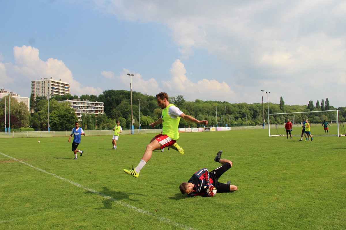 fcchartres's tweet photo. Retour en images sur l'entraînement d'hier après-midi au Bas Bourg.

 #AllezChartres #TeamChartres #N2 #Chartres https://t.co/FliPdSf7RD