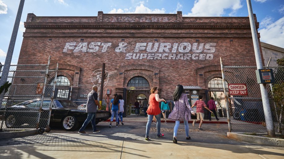 therealautoblog's tweet image. Become a part of Dom’s family, for a little while at least. #FastFuriousRide: bit.ly/2IybNE0