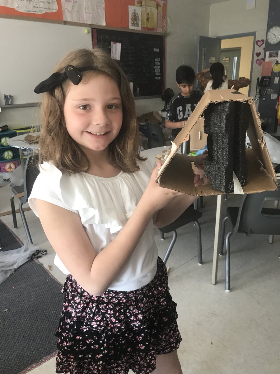MrsCookesFab5s's tweet photo. Some awesome structures being made out of old chromebook boxes today. So creative! #Peel21st @burntelmps @BurntElm_Eco #recycledcreations https://t.co/vmkhvxdiNu
