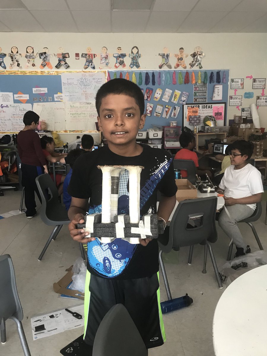 MrsCookesFab5s's tweet photo. Some awesome structures being made out of old chromebook boxes today. So creative! #Peel21st @burntelmps @BurntElm_Eco #recycledcreations https://t.co/vmkhvxdiNu