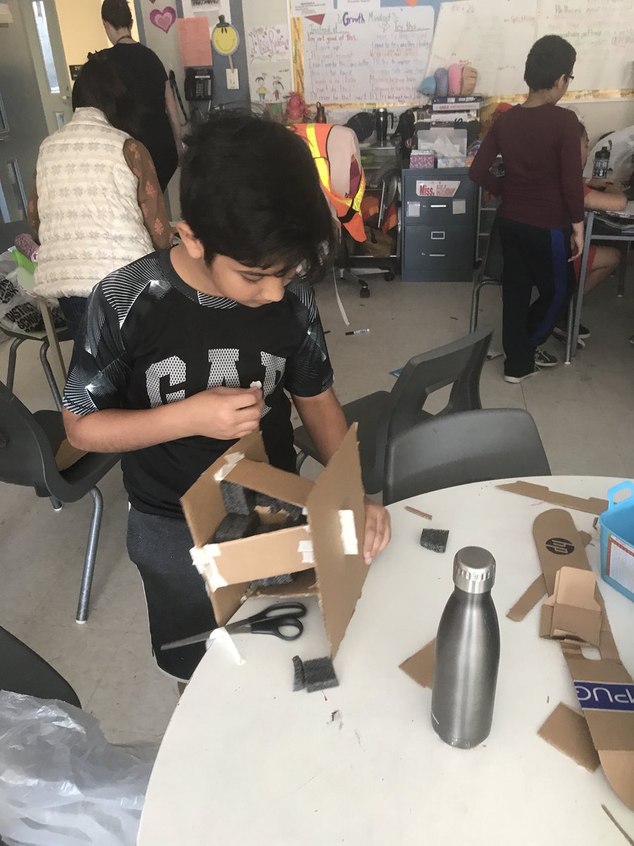 MrsCookesFab5s's tweet photo. Some awesome structures being made out of old chromebook boxes today. So creative! #Peel21st @burntelmps @BurntElm_Eco #recycledcreations https://t.co/vmkhvxdiNu