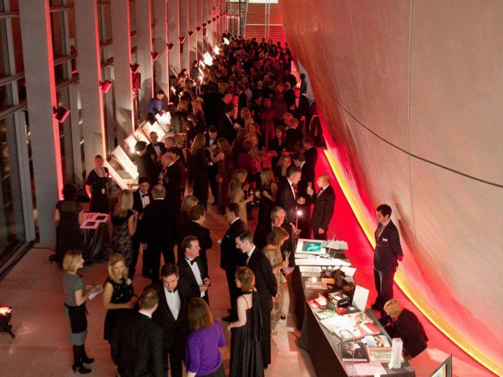 Venueseeker's tweet photo. Host a drinks reception with a dramatic London backdrop, or invite your guests to one of the most prestigious addresses in the capital with one of our amazing drinks reception venues https://t.co/kMJxiTNMve #londonvenues #eventprofsuk #drinksreception #thirstythursday https://t.co/rGnxq4UZX2