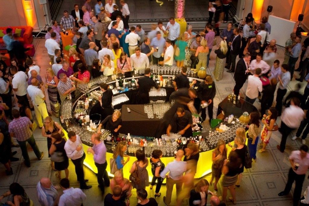 Venueseeker's tweet photo. Host a drinks reception with a dramatic London backdrop, or invite your guests to one of the most prestigious addresses in the capital with one of our amazing drinks reception venues https://t.co/kMJxiTNMve #londonvenues #eventprofsuk #drinksreception #thirstythursday https://t.co/rGnxq4UZX2