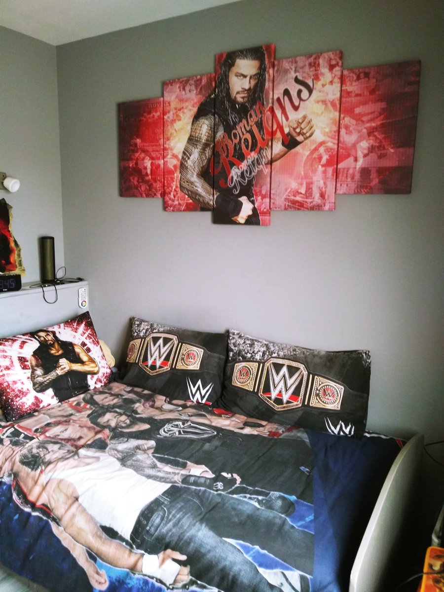 Barbara84B's tweet photo. My son was so disappointed in  #Paris because he wanted to see you on Meet and Greet to show you his new bedroom... So I took pics of it and he dreams about a like from @WWERomanReigns 👍he is a huge fan of you....😃 https://t.co/sdAxPuYFXu