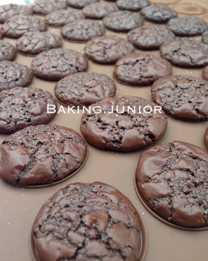 nanajerkk's tweet photo. Salam Ramadhan semua ❤️ seperti yang dah dijanjikan, tadaaaa! Ini adalah thread resepi brownies cookies ✨ Paling top, paling hit, paling daboom, paling ketagih bila makan. RT untuk biskut raya baru, tahun ini! https://t.co/AWOGqpJhF3