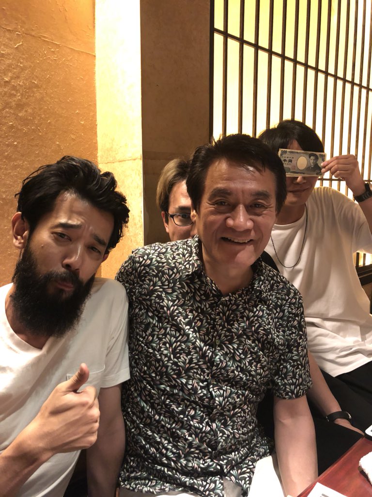 今日はメガロボクスの仲間で集まりましたー！
本当に最高の現場です！
ジョーと勇利君が飲み会のセッティングをしてくれて、
予約名は「白都」でした。

ぐぬぬ…。

#メガロボクス
#細谷佳正
#安元洋貴