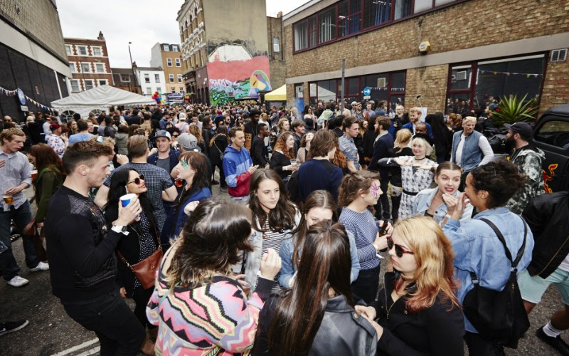 Celebrate the <a href="/StarBethGreen/">Star Of Bethnal Green</a> turning ten by drinking and dancing at the Bethnal Green Street Party ow.ly/KHG830ka6s1