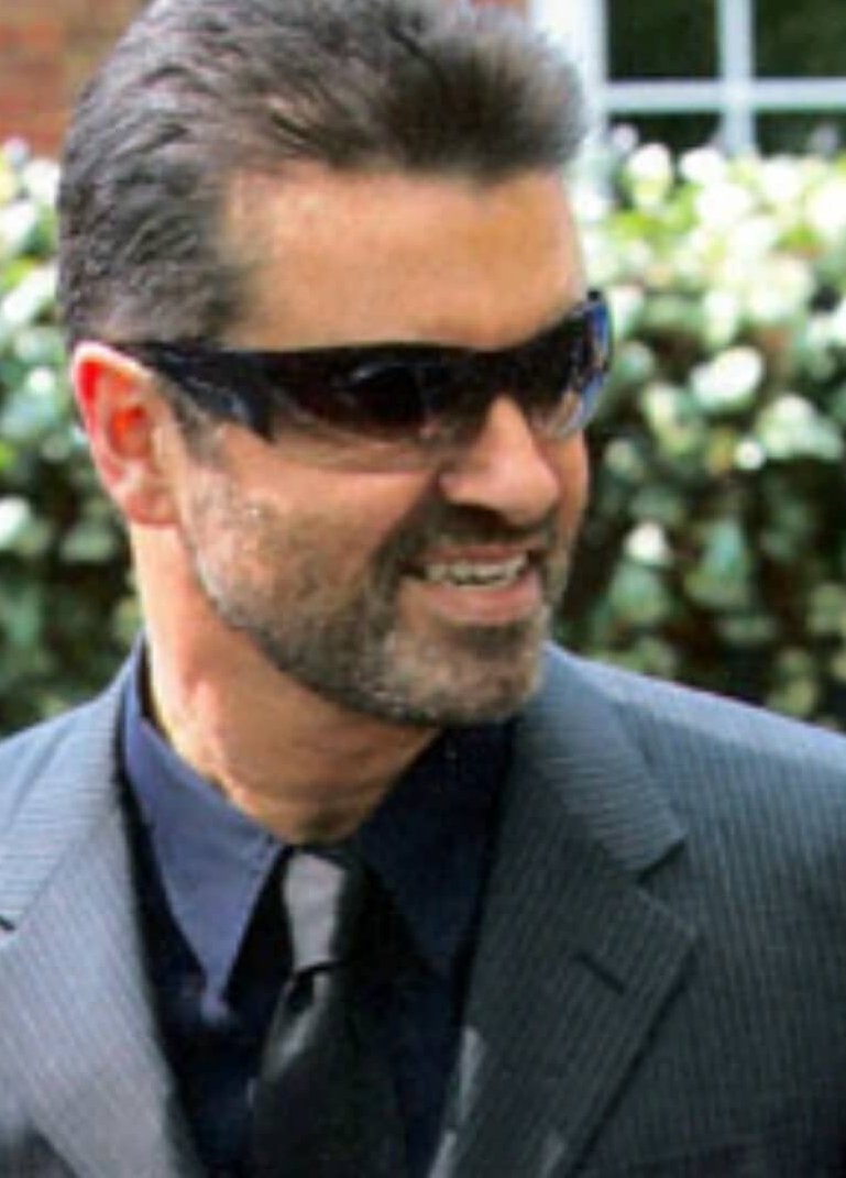 eleonoragrima's tweet photo. Biggest one 💜 @GeorgeMichael #cute #gorgeous #handsome #GeorgeMichael #GeorgiosKyriacosPanayiotou #biggestone https://t.co/dbEW7SsIfA