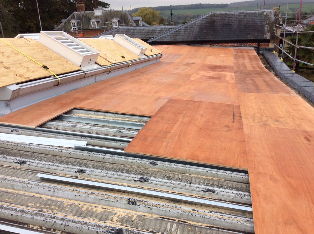 ikoNickWood's tweet photo. Yes you can improve your roof with @ikopolymeric Armourplan ,oh..and have an eye pleasing result..ask @SurveyRoofing https://t.co/FscUyJ8ATi