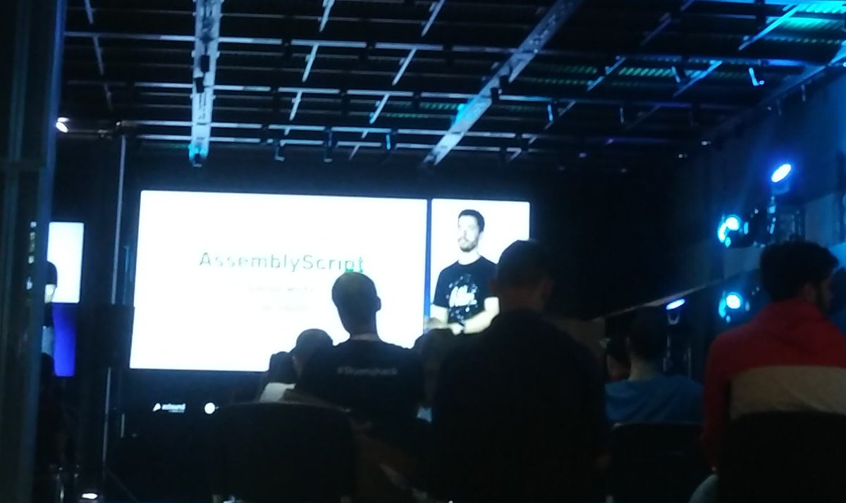 hj_chen's tweet image. Demos galore at #YGLFKyiv today. @BenedekGagyi doing one with #assemblyscript