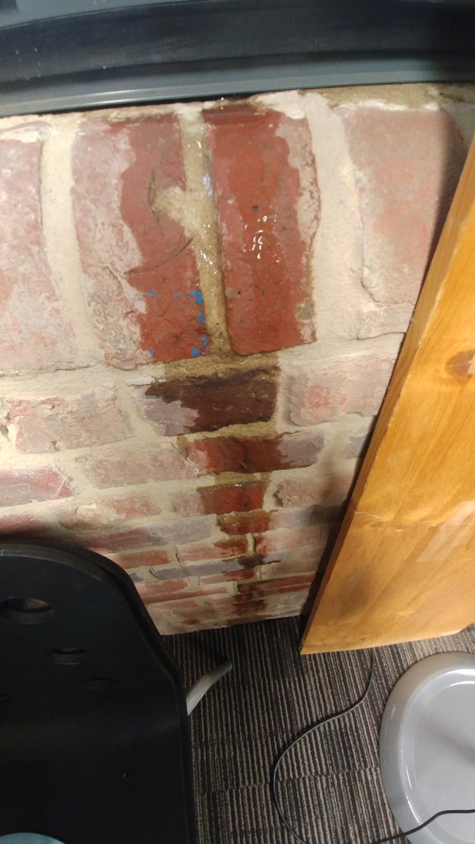 korosion's tweet photo. #euratechnologies un bâtiment qu'il est vachement bien rénové 🤣  @MartineAubry @pdesaintignon @euratechnologie https://t.co/0bd5a6ObVK