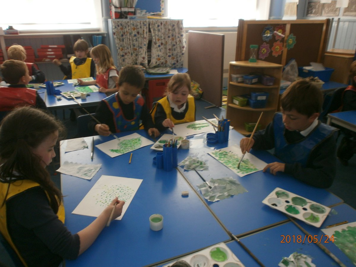 AberladyP2's tweet photo. Trying to be Impressionists this afternoon - painting our beautiful school Horse Chestnut tree. https://t.co/ruocmcNtVn