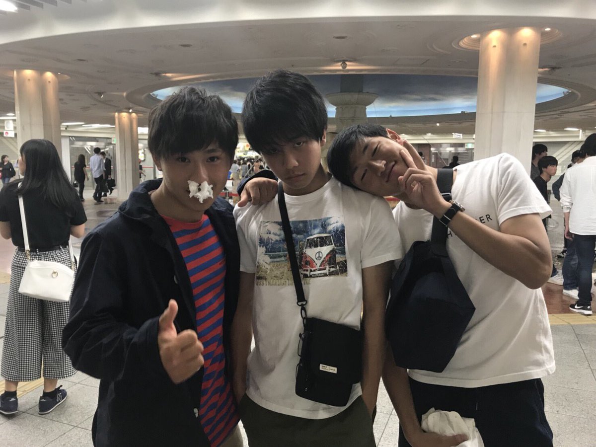 yunsuchannel's tweet photo. 最後の校外学習で新喜劇は微妙やったけど、今日1日合計したらめっちゃ楽しかった😇
やっぱりU3での晩飯が充実してた✌️
集まり良いし、仲良いしめっちゃ良いクラスや‼️
次は芸術鑑賞辺りに集合しましょか😘
#3U3 https://t.co/zisy96xVtj