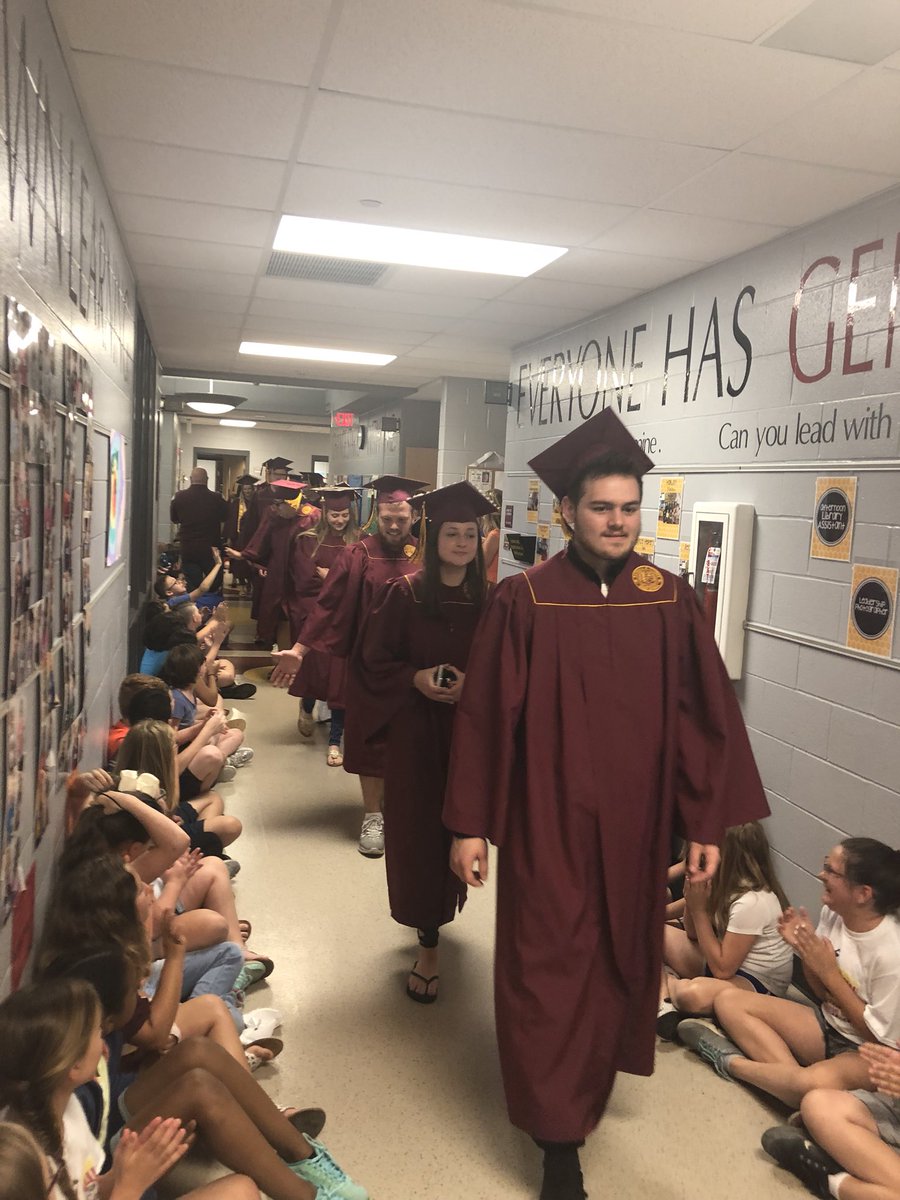chandra_dixon's tweet image. Cooper seniors loved going to Longbranch and hearing the cheers for them!  #ClassOf2018 @RCHS_Jaguars @dr_poe