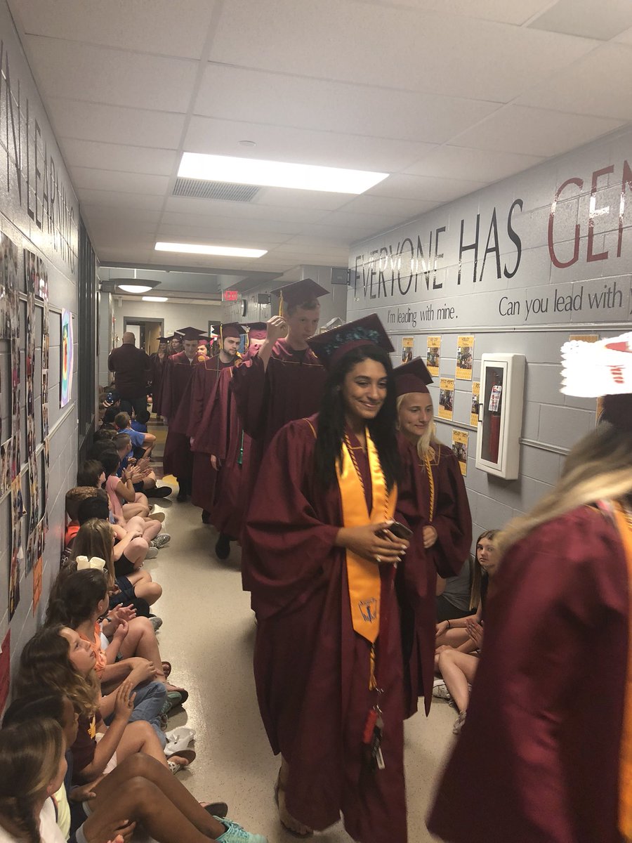 chandra_dixon's tweet image. Cooper seniors loved going to Longbranch and hearing the cheers for them!  #ClassOf2018 @RCHS_Jaguars @dr_poe