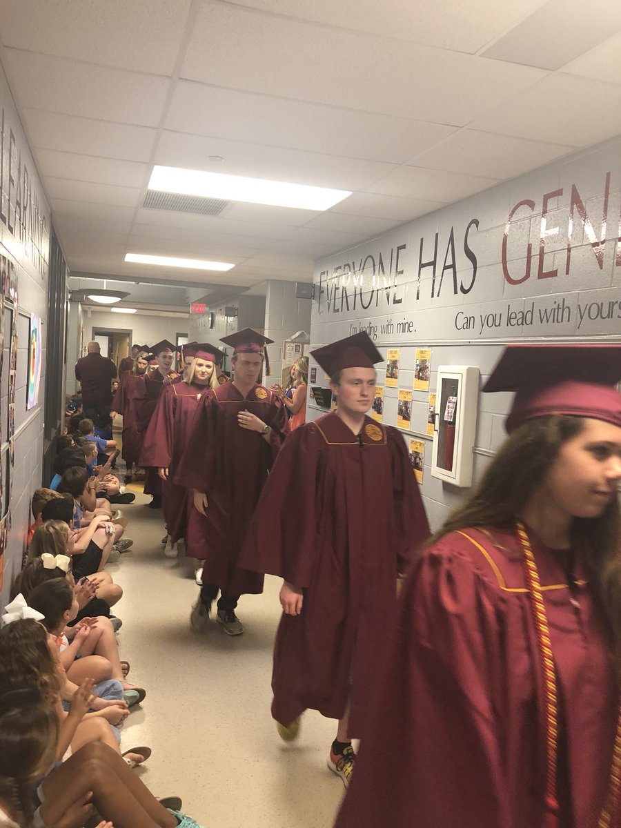 chandra_dixon's tweet image. Cooper seniors loved going to Longbranch and hearing the cheers for them!  #ClassOf2018 @RCHS_Jaguars @dr_poe