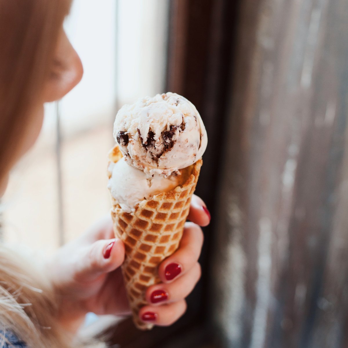 JBIceCream's tweet photo. Ice cream transports us back to that day at the beach, that unexpected taste on a Tuesday afternoon, that upcoming summer holiday. What does ice cream make you think of? 

#JellyBellyIceCream #TrueToLifeMoments https://t.co/nRI35sLDM9