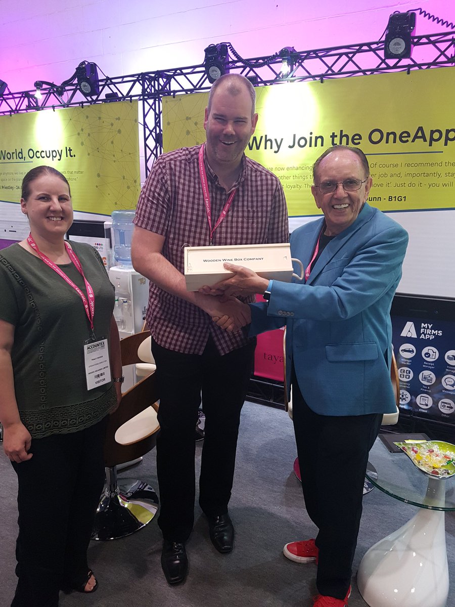 MyFirmsApp's tweet photo. Thanks also to @AlanWoodsFCCA of @WoodsSquared for his brilliant presentations in our #PracticeProgress @Accountex workshops and Keynote Theatre - being presented a special gift here by @pauldunn @B1G1 #Accountex2018 https://t.co/hpfXEjWLkw