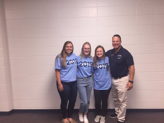 Our last day as Juniors and our &ldquo;first day&rdquo; as seniors with the one and only @PMHS_Principal https://t<a href="/tag/newprofilepic"class="tags"><span>#newprofilepic</span></a>