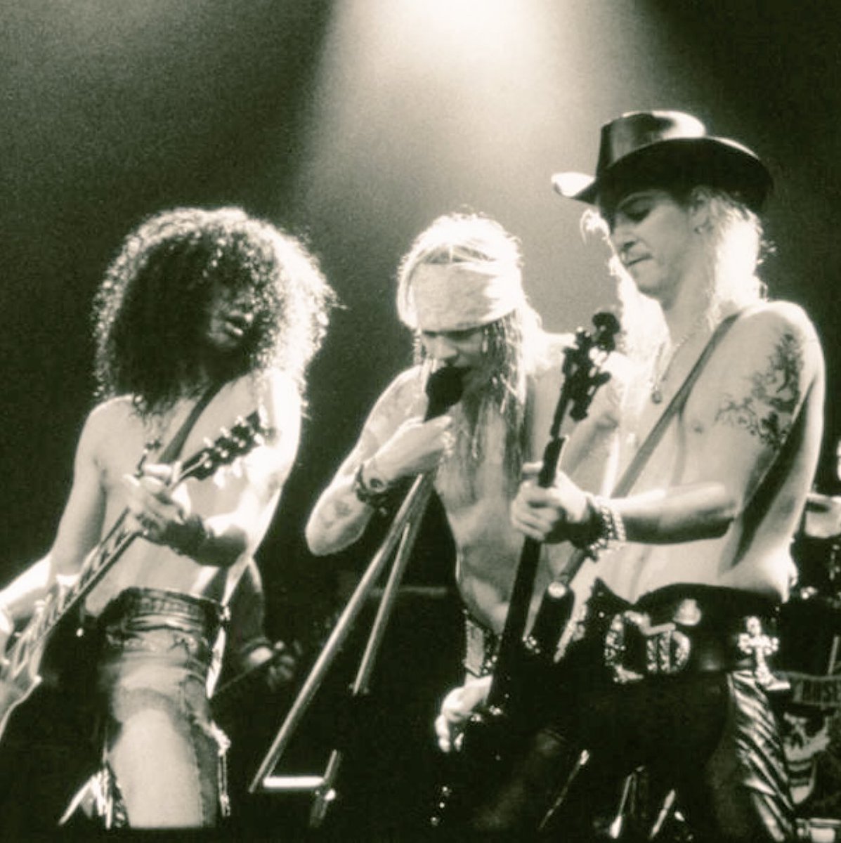 “...there wasn’t much in this heart of mine...”<a href="/TBoland87/">Tara ❤️GNR</a> <a href="/TAlsop2/">ɬąƖʂơ℘</a> @tara_jo11 @EgleLandgraf <a href="/SALAMarcodesade/">MARCO SALA</a> @buffster11 <a href="/rominita83/">rominitaa83</a> <a href="/KleoPetra_B/">Petra B</a> @pedderopal @FamiliaMcKagan <a href="/Slash_Mexico/">Slash México</a> #GunsnRoses #TbT #GnFnR #GnR #RocknRoll 🌹☠️🌹