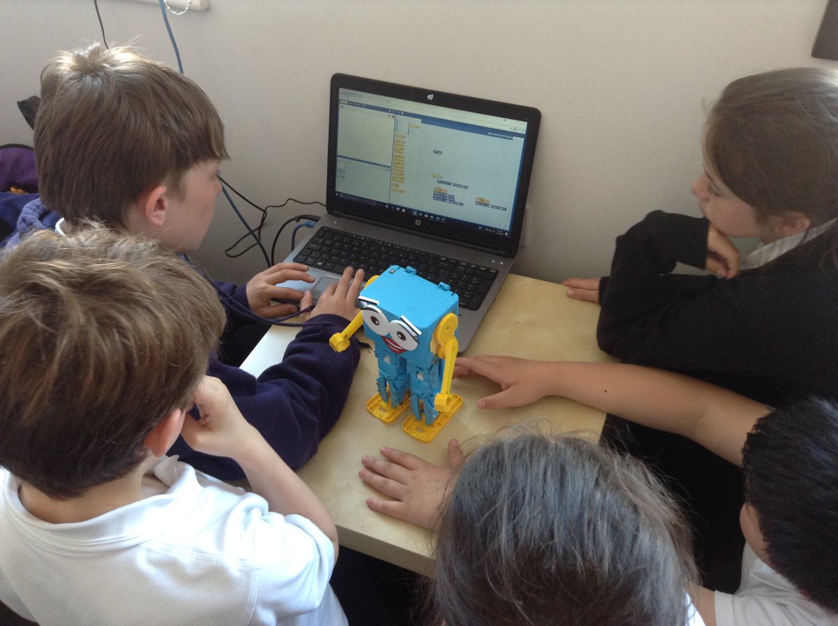 WardiePS's tweet image. Our #MartytheRobot group got together today for some more coding with Martina. We choreographed our dance routine and we’re getting ready to film tomorrow! We’ve really enjoyed applying our programming skills to this challenge! @DigitalCEC @RoboticalLtd 
#martyscodingparty18