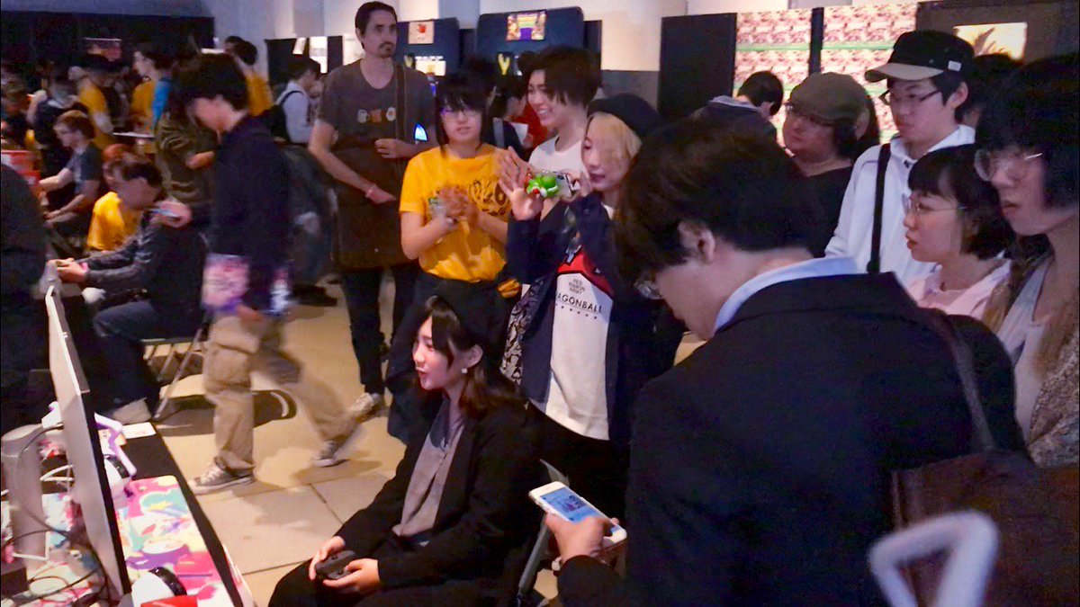 月初めの頃、京都bitsummit会場へ行きました!プレイヤーのみなんさんの情熱はよく感じがしました！٩(๑`^´๑)۶一部プレイヤーはこちらの作品前に繰り返して行列します!皆さんのおかげで、本当に大人気ですよ!
（こちらのスタッフは自分の下手な日本語でプレイヤーを導いていますＱｗＱ）