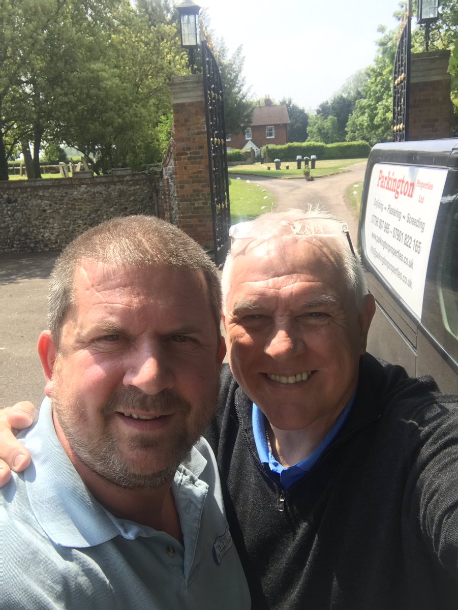 Met this guy today <a href="/GrahamRoberts4/">Graham Roberts</a> lovely man doing a great job. And poch has signed a new deal, good day. COYS