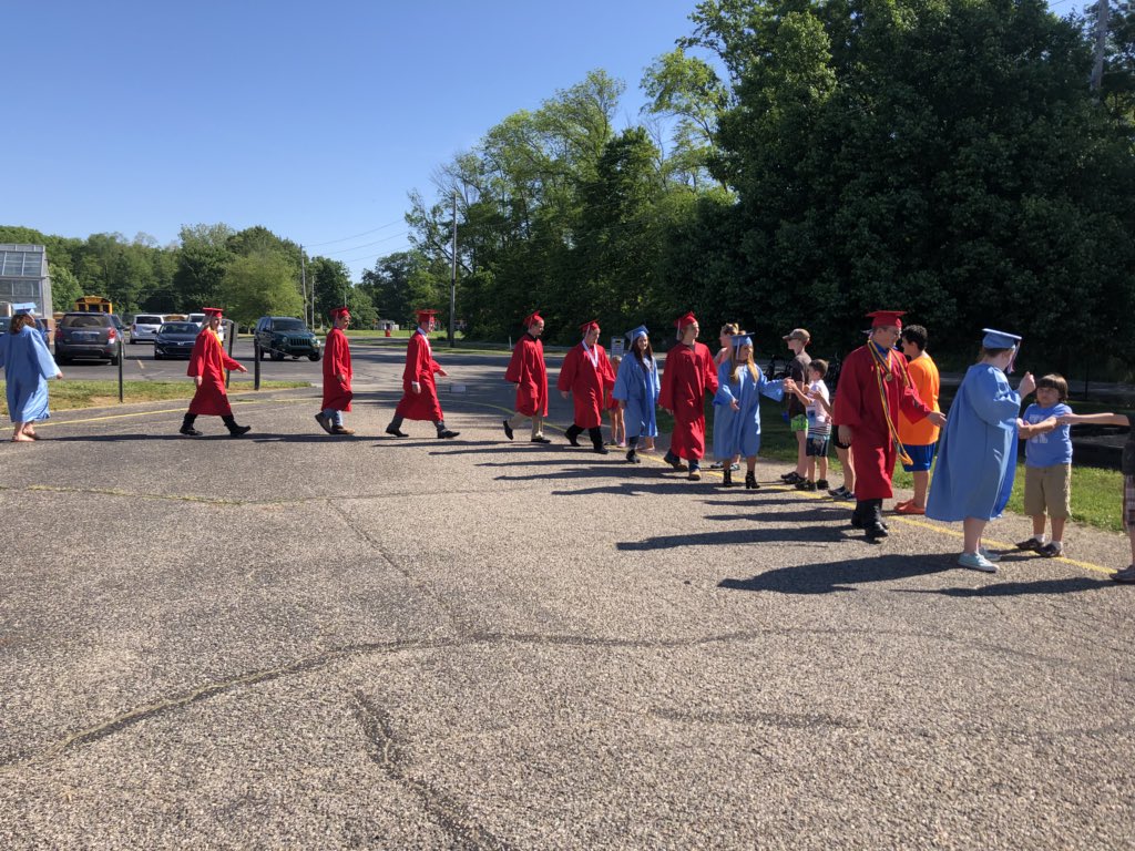 SchulzScottA's tweet photo. Senior walk @TurkeyRunSchool .  We are proud of our #TRWarriors ! https://t.co/6CTvz0GOfD
