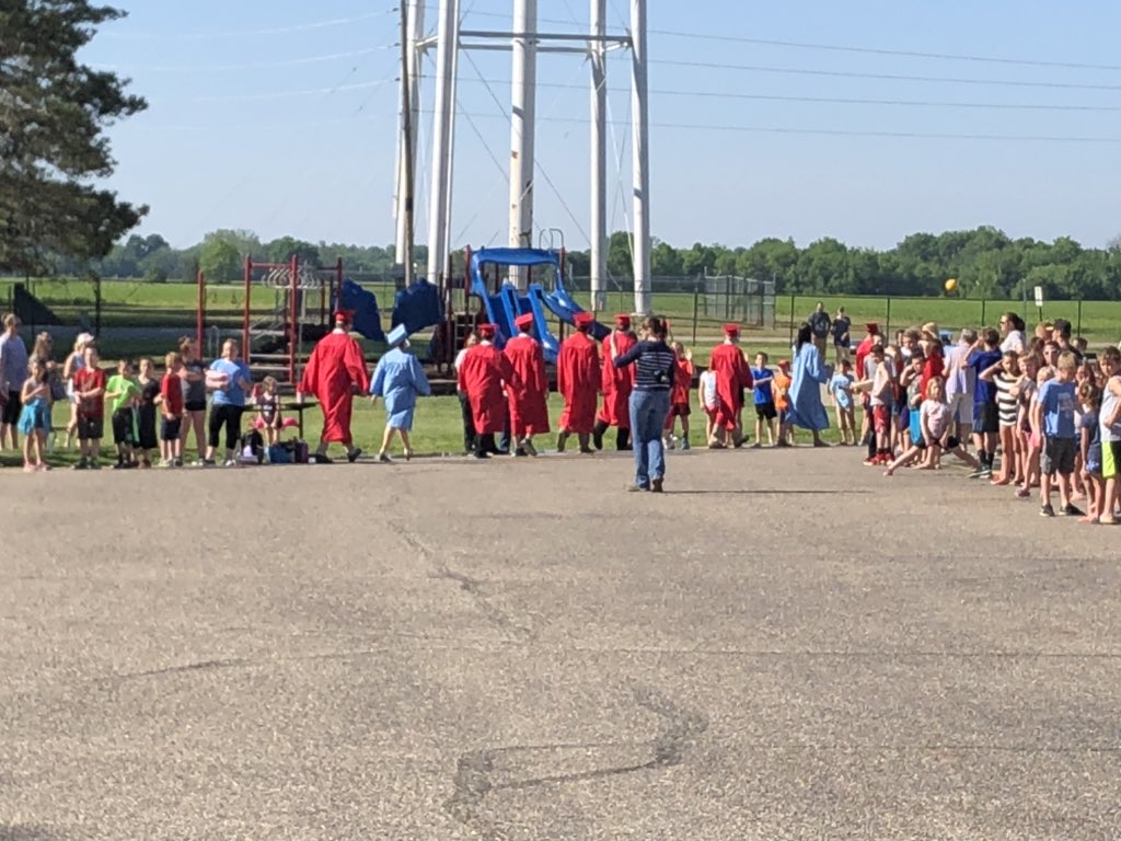 SchulzScottA's tweet photo. Senior walk @TurkeyRunSchool .  We are proud of our #TRWarriors ! https://t.co/6CTvz0GOfD