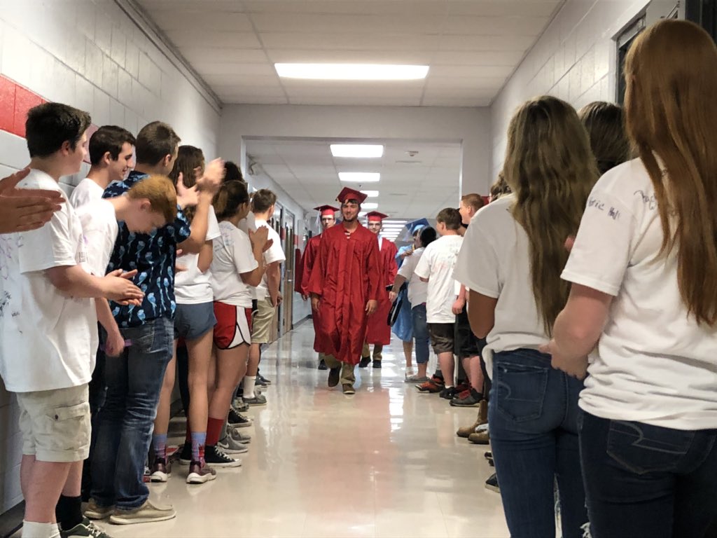 SchulzScottA's tweet photo. Senior walk @TurkeyRunSchool .  We are proud of our #TRWarriors ! https://t.co/6CTvz0GOfD