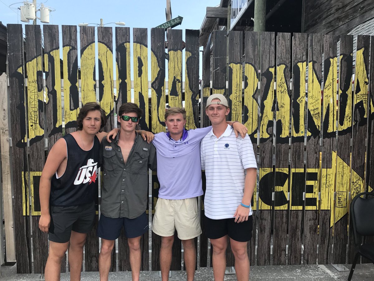 Pearce_Priebe21's tweet photo. Happy birthday Carter! Lots of good times and lots more to come! Hope 18 treats ya well! #normansucks https://t.co/KWHlz3q70a