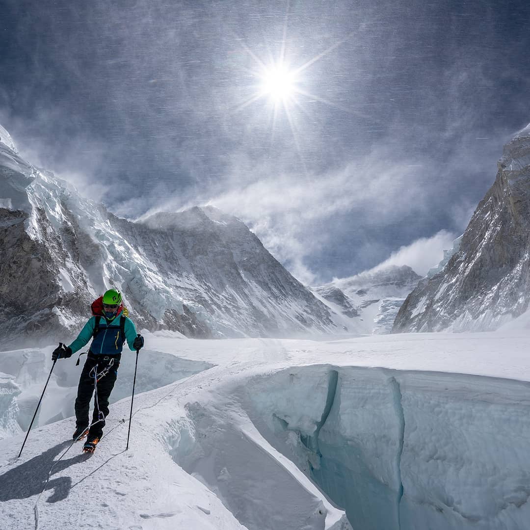 desnivelados's tweet photo. 🔁 Actualizamos: Tenji Sherpa ha coronado el #Everest esta mañana y sigue hacia el #Lhotse para completar la travesía sin oxígeno. https://t.co/S3h3dA8E9T https://t.co/ngQPTSY1VS