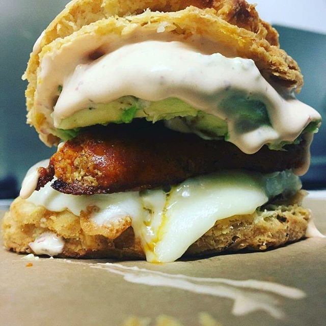Division3Eats's tweet photo. I can’t bis-quit you! #Division3eats #GlassellPark #Hollywood #Chorizo #OMEgg #Avocado #JackCheese #SpecialSauce #Breakfast #Biscuit #Sandwich  #BiscuitLyfe #BiscuitHQ https://t.co/f0cNS6MBFf https://t.co/eee4Pe5ynQ