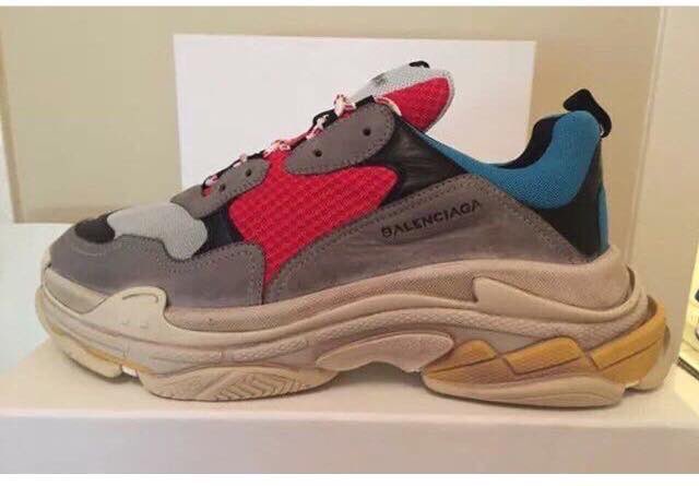 _Monta_'s tweet photo. This shoe alone proves that people are label whores https://t.co/9AmepzcZe2
