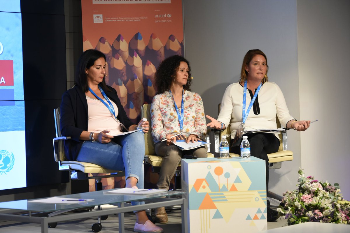 UNICEFAndalucia's tweet photo. Noemí Suárez y María Francisca Romero, de #Espartinas, hablan de una buena relación entre la comunidad educativa y el ayuntamiento #CiudadesAmigas #EducandoEnDerechos https://t.co/NKH8pF9OGM