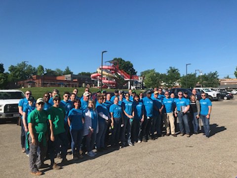 UnitedWayGC's tweet photo. We're excited to again partner with @DukeEnergy for #DukeEnergyInAction Month as they're working with @cincibeautiful to re-design vacant lots in the Evanston community. Thank you for uniting with us to change lives! #volunteer #LiveUnited https://t.co/WTWkD9g4XE