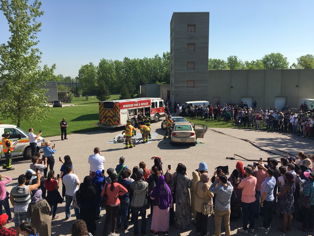 WindsorPolice's tweet photo. Proud to welcome our newest Canadians in the region to the 8th Emergency Services Introduction to New Canadians Open Air Display. Thanks to our Emergency Service and community partners who help co-host this annual event.
#DiversityisourStrength
#ESINC
https://t.co/kAauPCcHon https://t.co/kxbDetWTc0