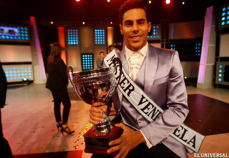 controlvacilon's tweet image. ¿Revelaron el pasado homosexual de Jesús Casanova, el Mister Venezuela chavista? 😵🔥
Jesús Casanova habría contactado vía WhatsApp a quien reveló sus oscuro pasado