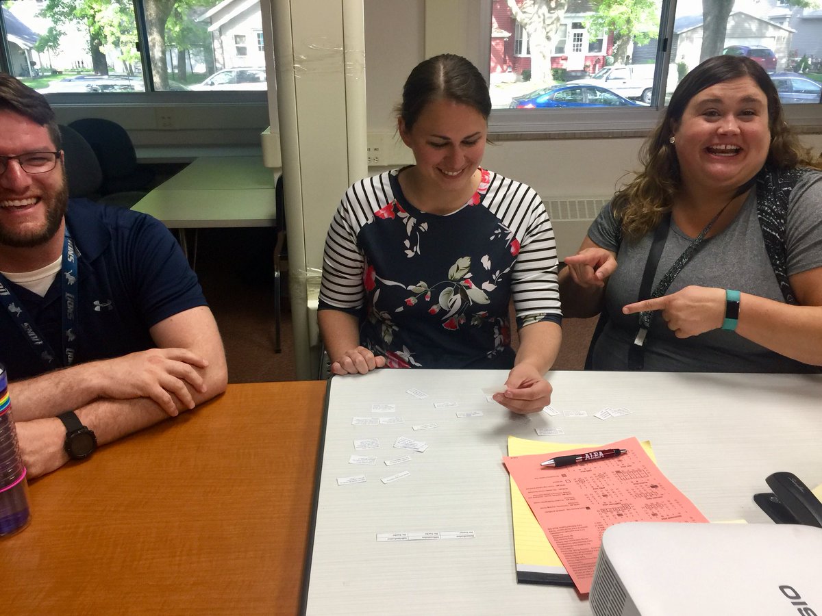 tyLanasaurusrex's tweet image. Exploring #personalizedlearning with the 18-19 3rd grade suite teachers @SumnerElem using @Institute4PL, @bbray27 &amp;amp; @khmmc resources. #plchat #mnlead #edtech