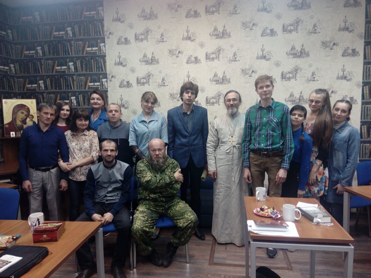 С молодыми ульяновскими литераторами, членами Совета молодых литераторов УО поговорили о духовной литературе в молодежном православном центре в рамках Дня славянской письменности и культуры #молодежь73 #ДеньСлавянскойПисьменностиИКультуры