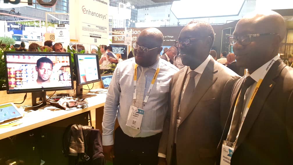 orangestartupst's tweet photo. Visite des stands des #startup à @VivaTech par Mr @AliouneNdiaye_ Directeur de Orange Afrique et Moyen Orient.
@GroupeSonatel #kebetu #Sonatel #orangestartup #Orange #Paris #Senegal https://t.co/NskAo9F2xz