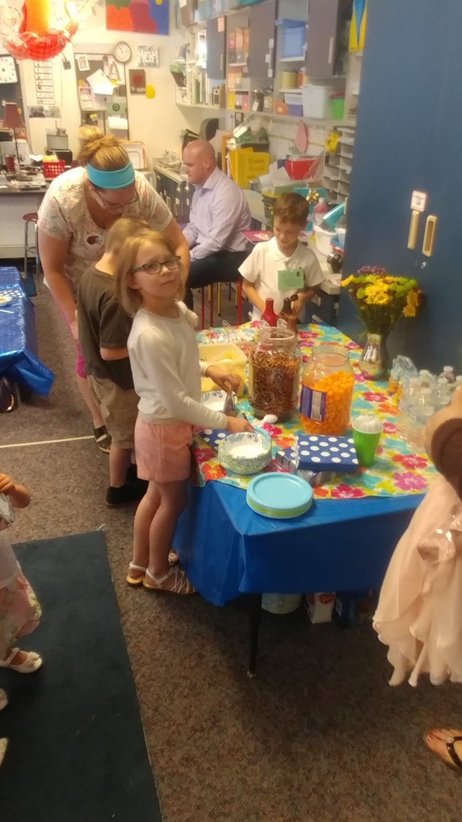 Kindergarten Parent Day. Great day for parents to see their kids work and spend the day with them. #parentsday #cornwallrocks #zooamerica #annvillelibrary