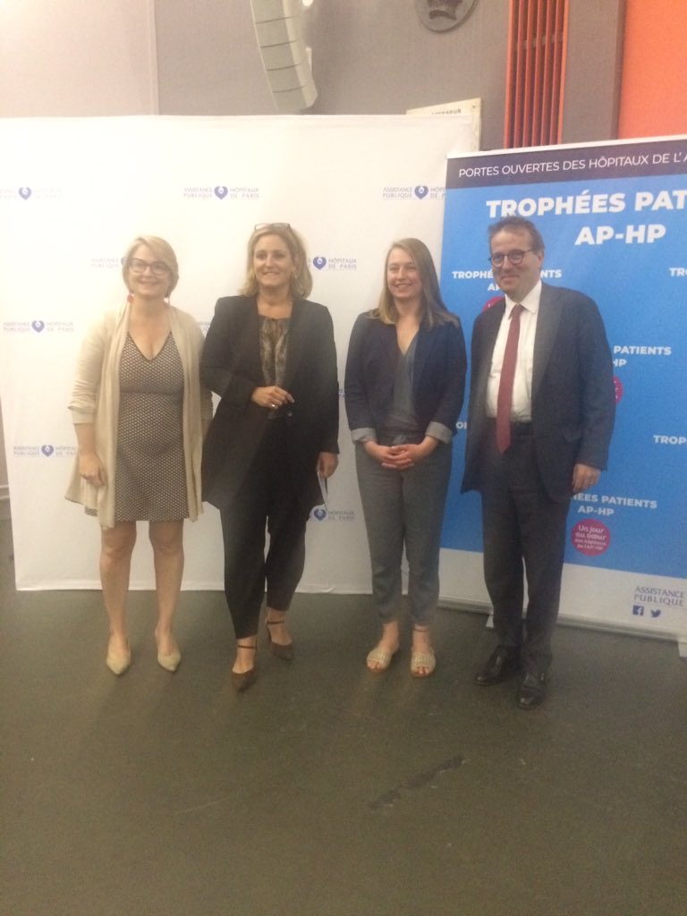 APHP's tweet photo. @HopRobertDebre #TrophéesPatients : catégorie « Information auprès des usagers » - Photo des nommés https://t.co/rsMdkfFvgj