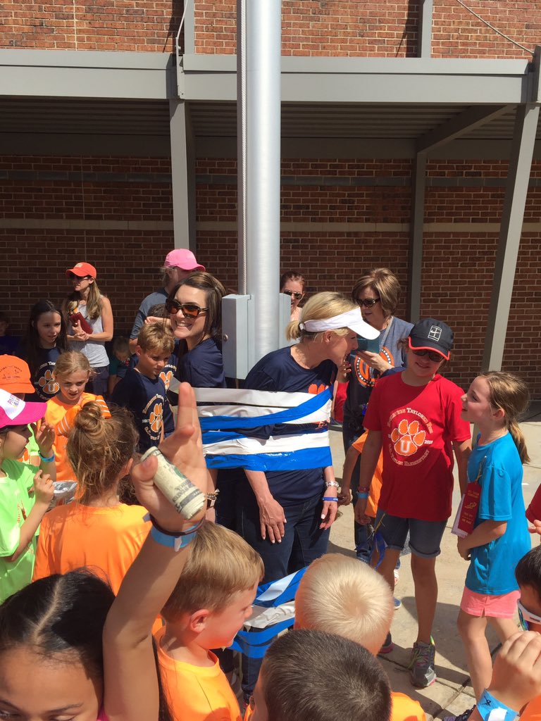 DiagHoward's tweet photo. Field Day fun 2018! #OCT4U https://t.co/o8ijKiLyzw