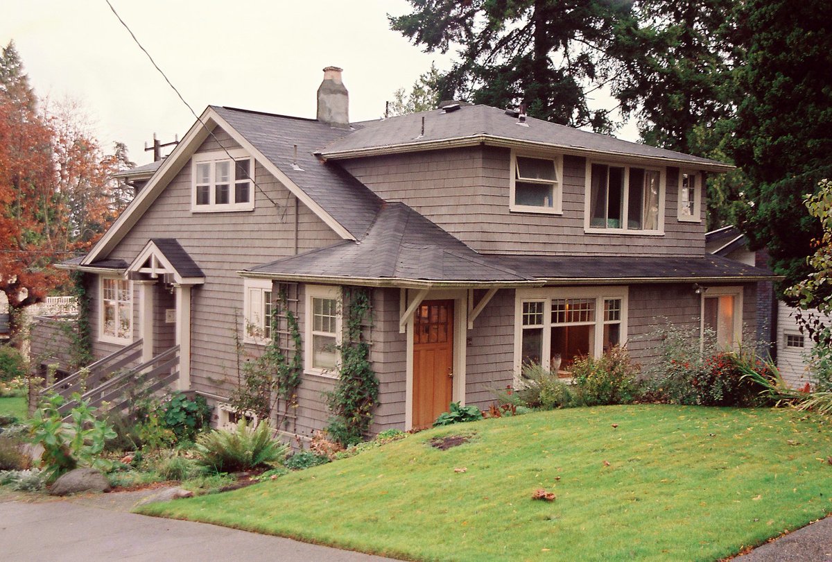 CraftsmanAustin's tweet photo. #tbt our #Seattle days and this Arts and Crafts #shinglehouse overlooking #LakeWashington where we did a complete gut remodel and addition.
.
#craftsmanhomesofaustin #craftsmanstyle #craftsmanbungalow #austinhomebuilder #austinhomedesign #austincustomhomes #austinremodeling https://t.co/aVKDlwRfgE